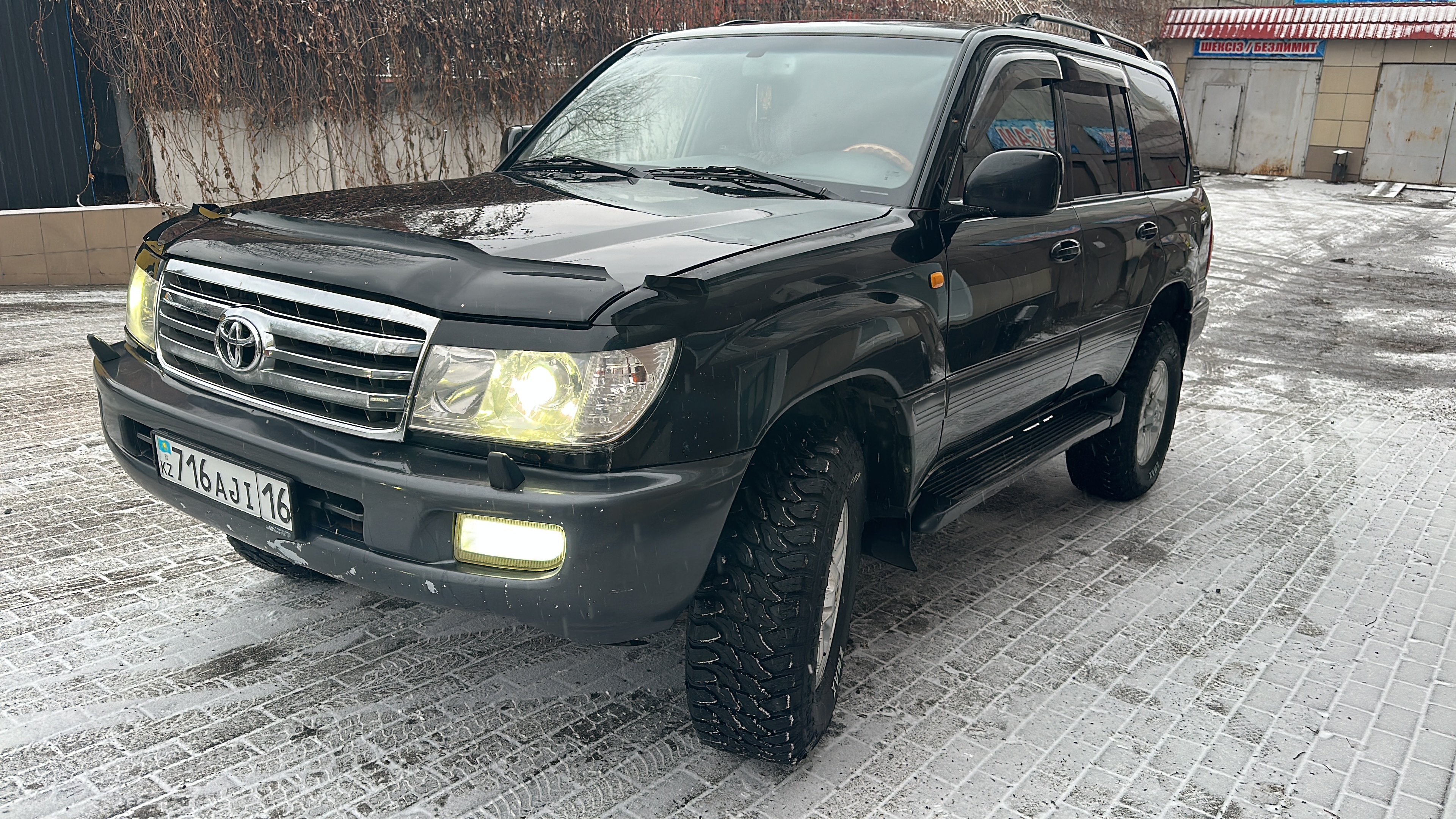 Toyota Land Cruiser 100