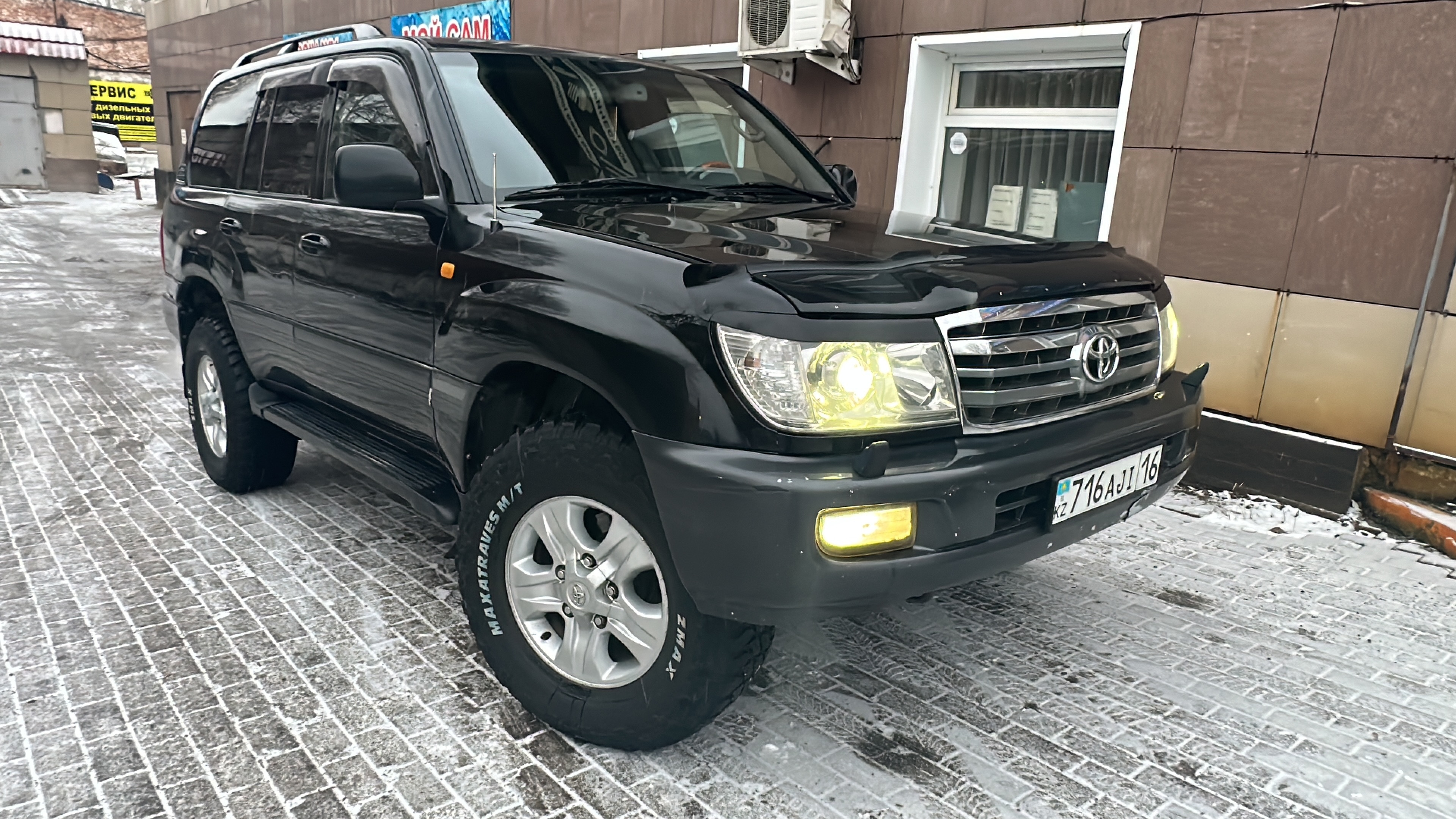 Toyota Land Cruiser 100
