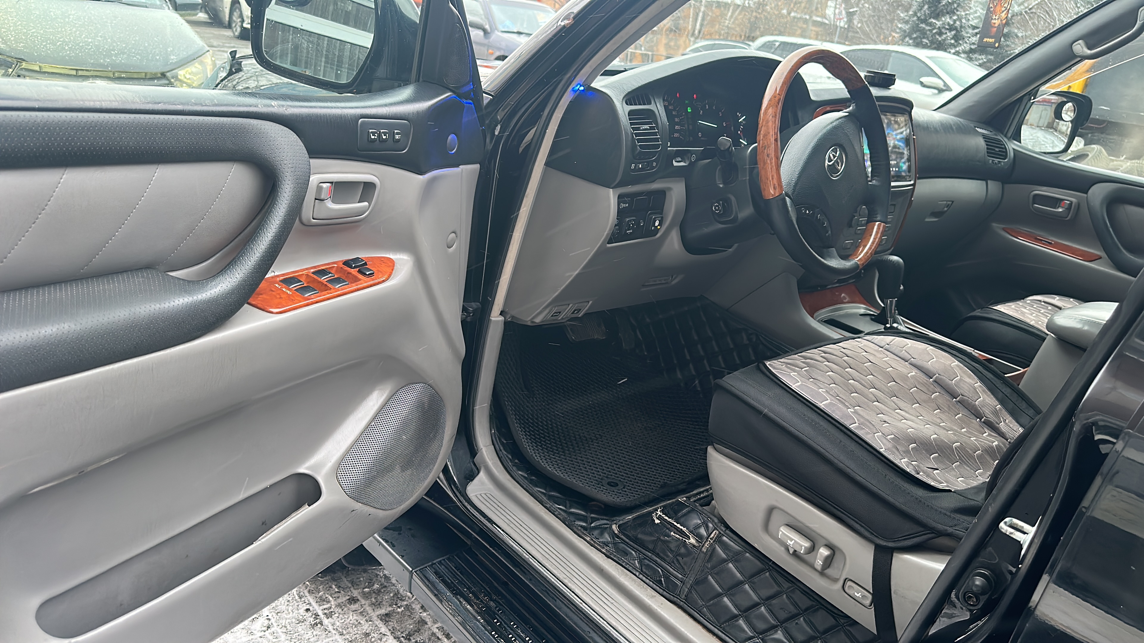 Toyota Land Cruiser 100